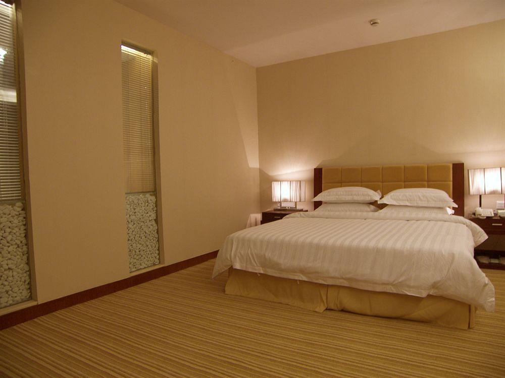 Long Zhou Grand Hotel Guangzhou Exteriör bild