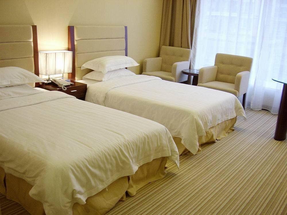 Long Zhou Grand Hotel Guangzhou Exteriör bild